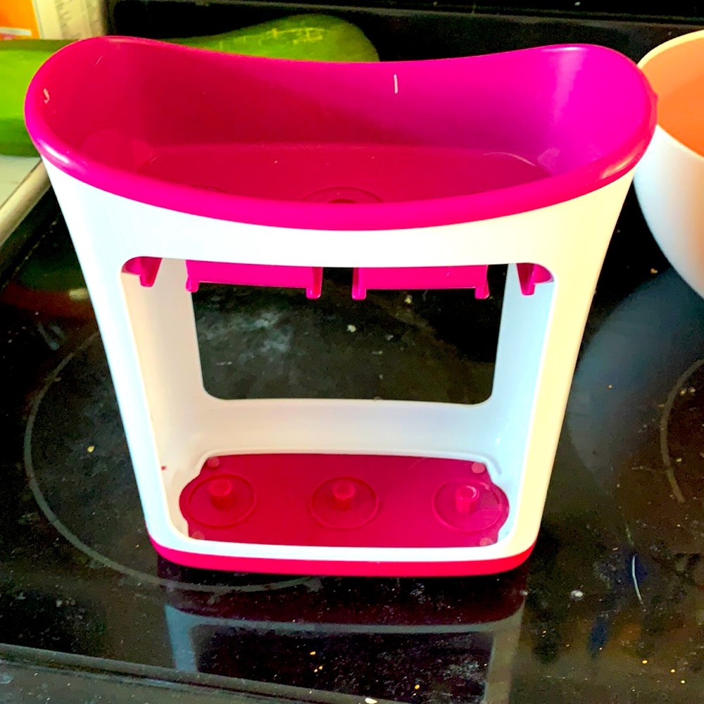 Infantino squeeze pouch station